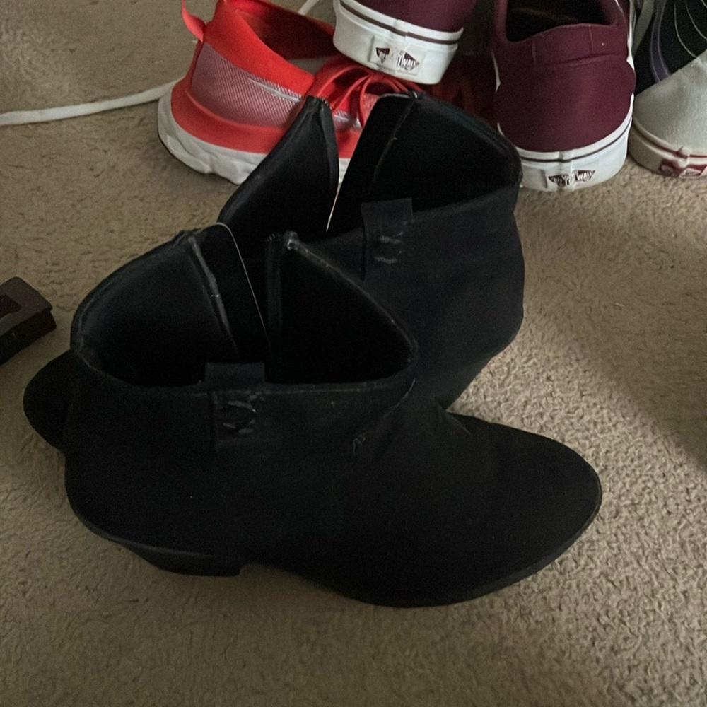 These are great boots. They have some sort of wear but are in good condition.